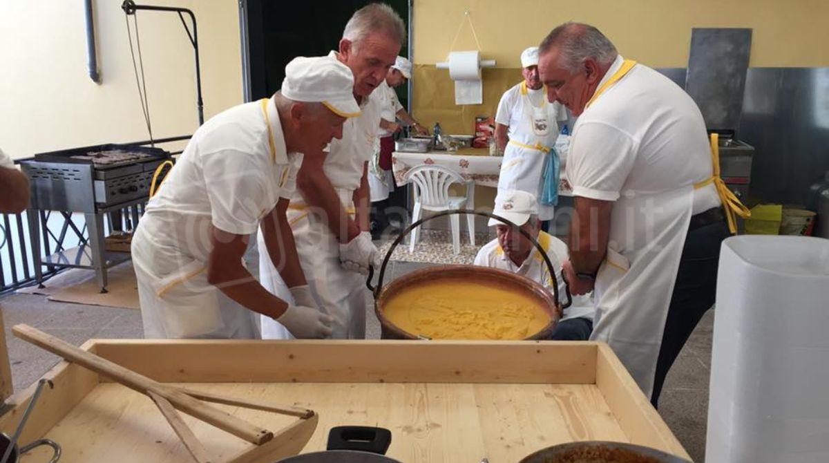 Polenta e frutti del sottobosco si incontrato a Perticara -