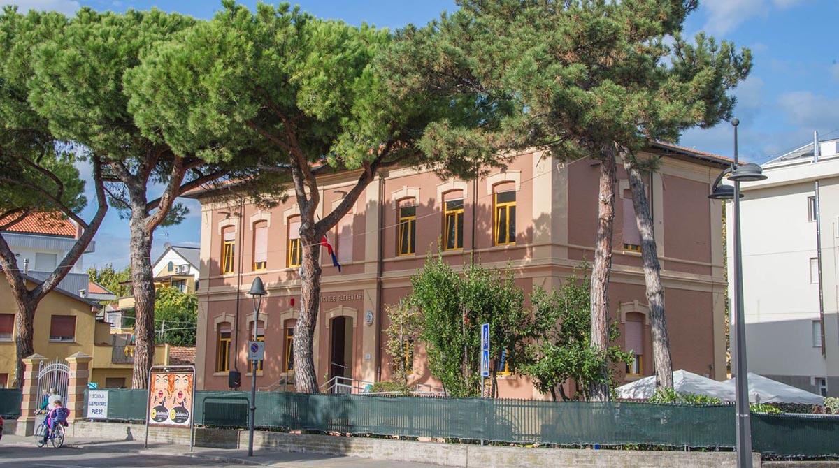 Riccione riapre le scuole e gli impianti sportivi - Scuola Riccione Paese