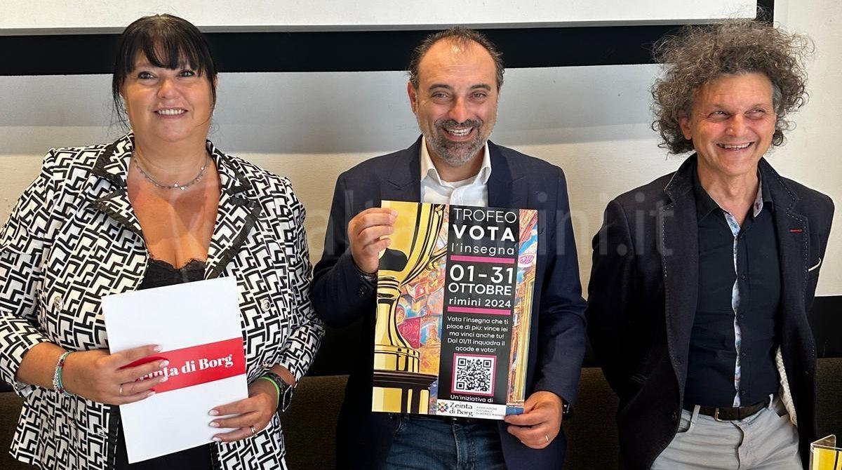 Parte "Vota l'insegna", una gara tra i negozi riminesi - Elena Borghi, Segretario Generale Zeinta di Borg, Juri Magrini, Andrea Amadei Presidente di Zeinta di Borg