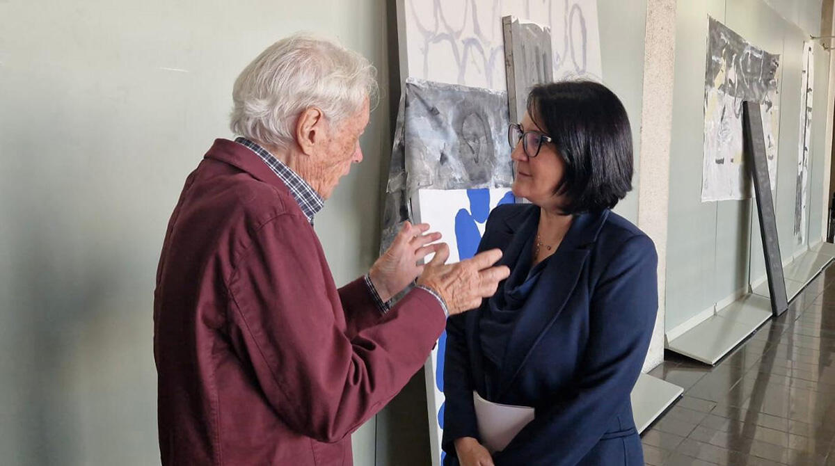 Apre la mostra delle "centro croci" dell'artista riminese d'adozione Vittorio d'Augusta - Vittorio D'Augusta e Emma Petitti