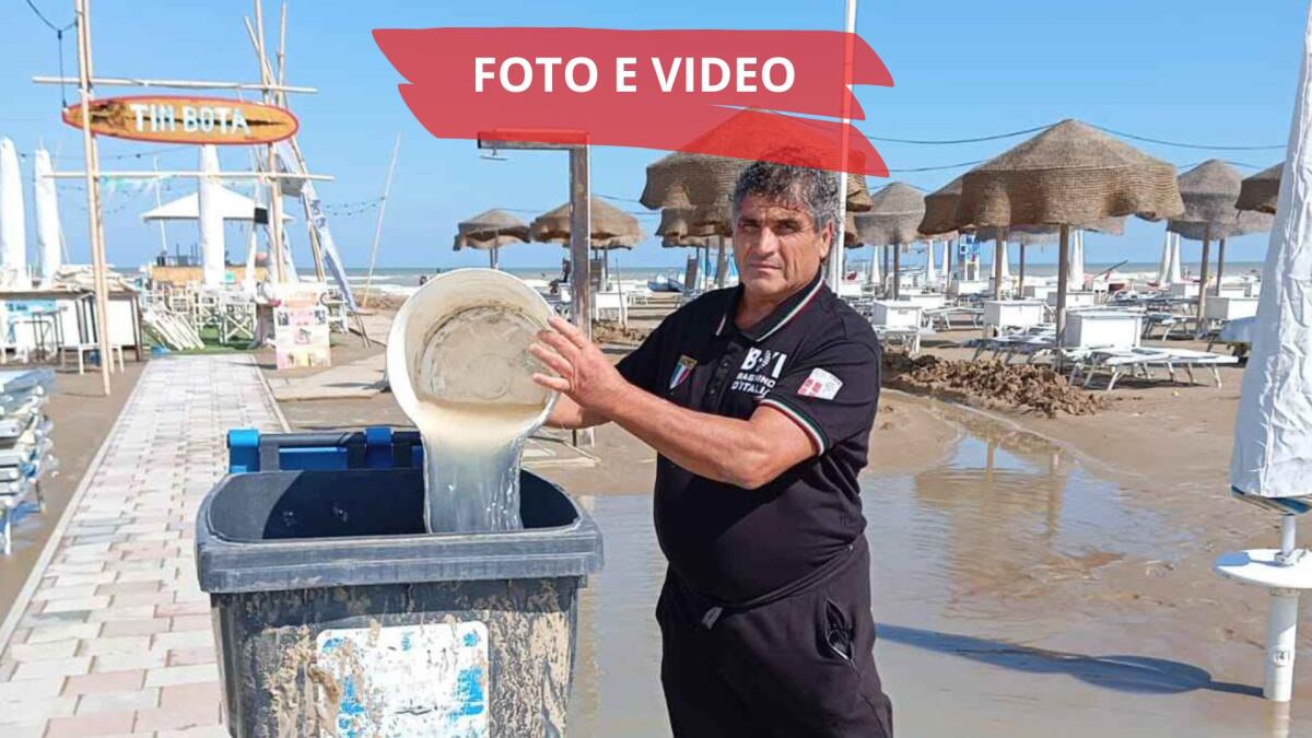 Dopo il maltempo, a Rimini intenso lavoro per riaprire la spiaggia - 