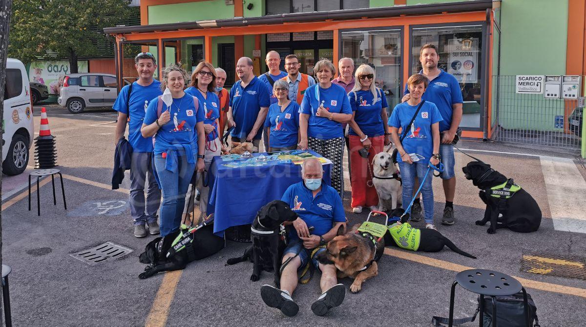 Dalla raccolta tappi un aiuto concreto: 12.500 euro per la scuola cani-guida -