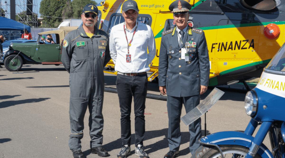 Alla Moto Gp la Guardia di Finanza mette in mostra le sue moto d’epoca e incastra “bagarini”: in 50 a presidio della kermesse - GdF alla Moto Gp