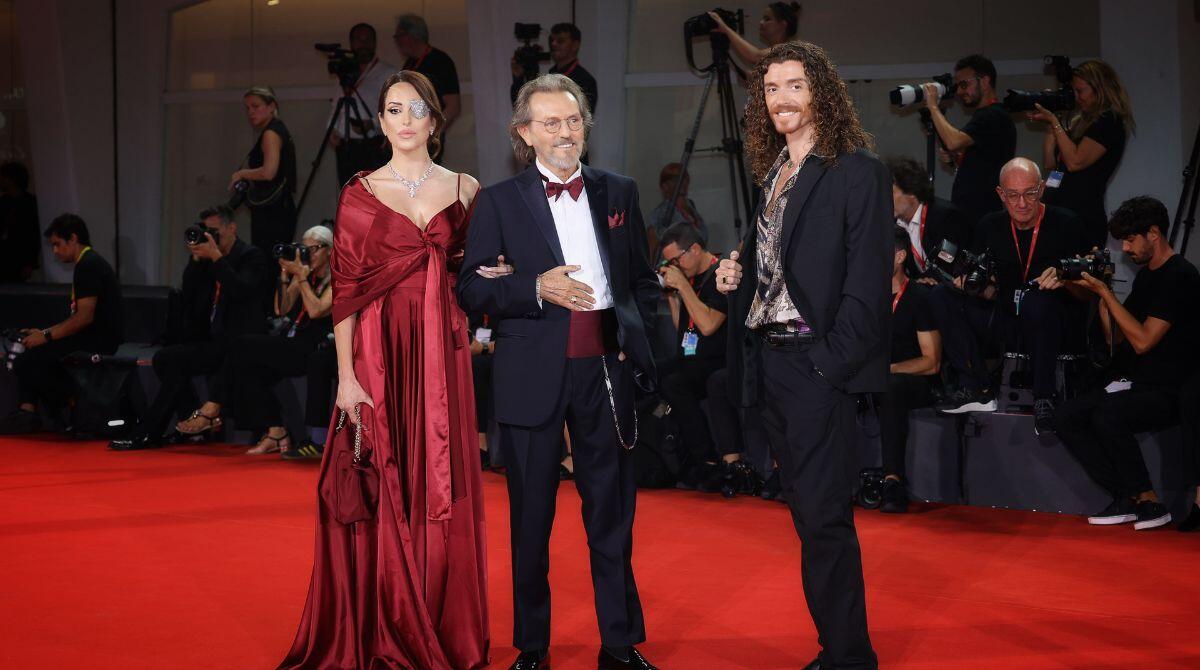 Gessica Notaro sfila sul red carpet del Festival di Venezia. Per lei il premio "Diva e donna" - Gessica Notaro sul red carpet