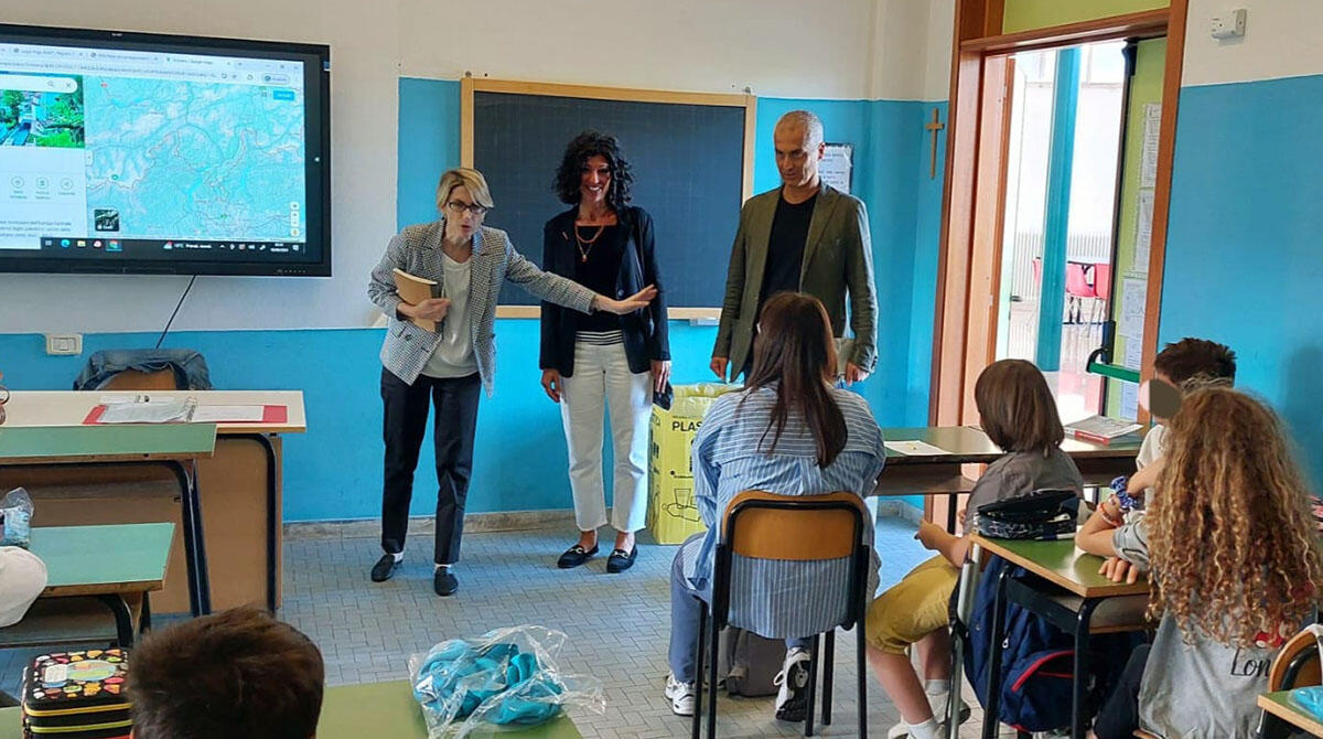È cominciata la scuola: prima campanella per gli studenti del riminese - Sadegholvaad e Bellini in visita alla Scuola Media Panzini