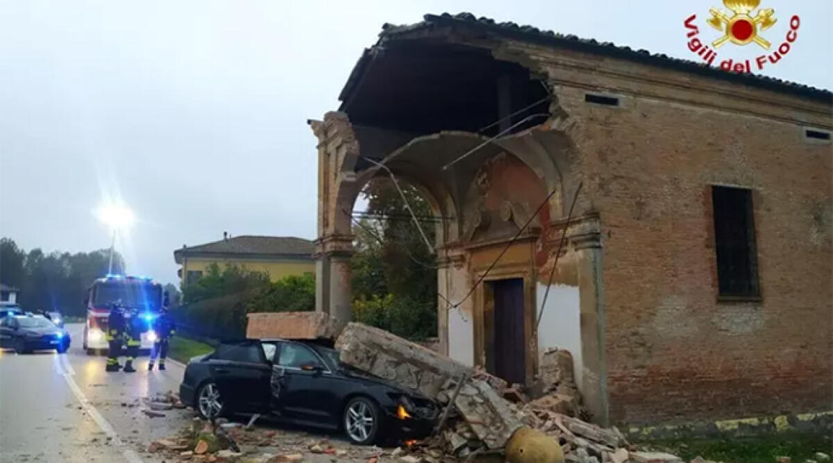 Auto contro una chiesa, 30enne muore nel Bolognese - 