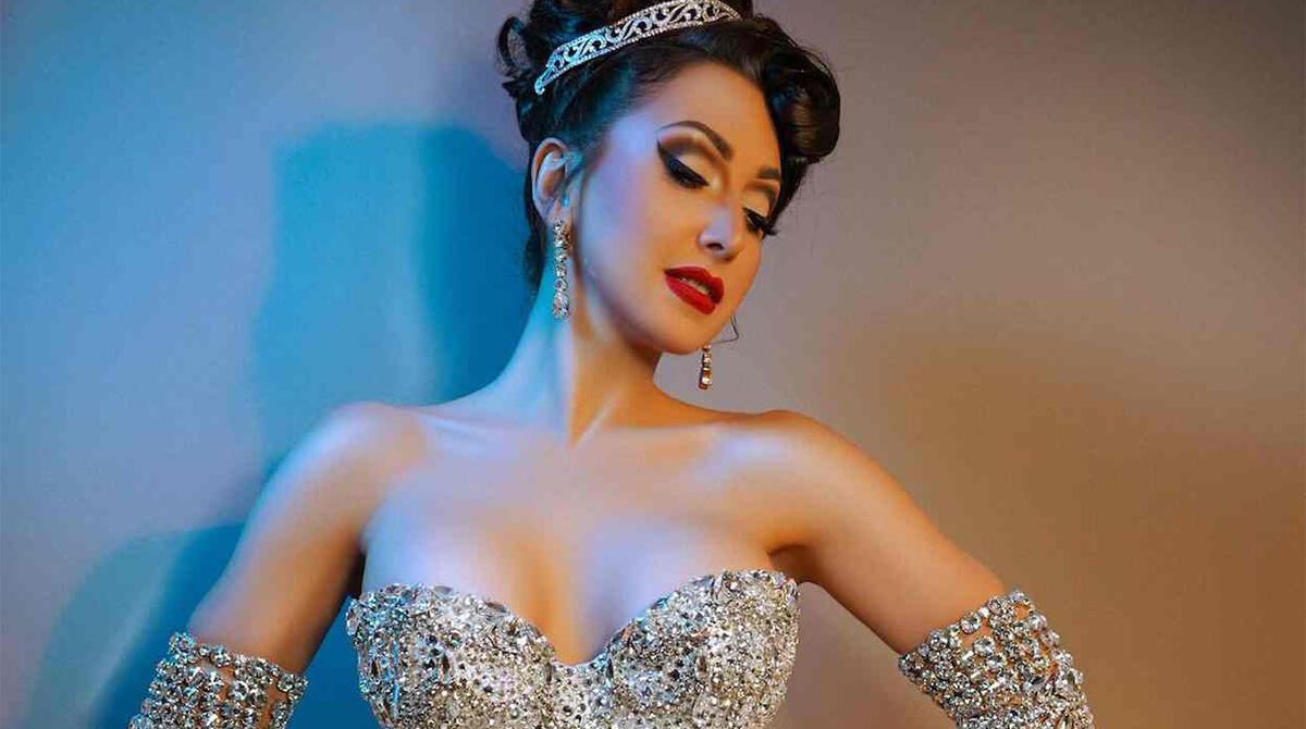 Jolie Papillon, è riminese una delle regine del Burlesque: "Nella vita conta provarci fino in fondo" - Jolie Papillon