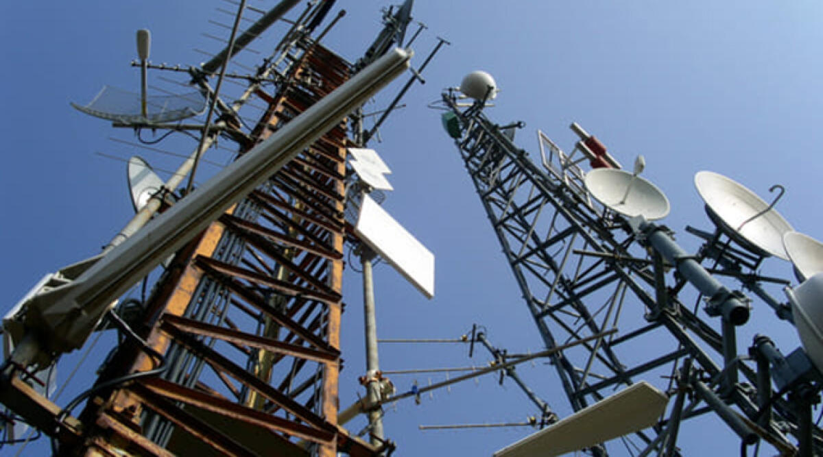 Cailungo, ancora ritardi nell'interramento delle antenne: cresce la preoccupazione per la salute pubblica - Le antenne da interrare, foto dal profilo fb Unione Consumatori Sammarinesi