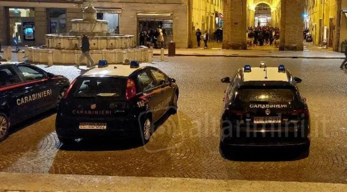 Studenti picchiati e rapinati da una baby gang in centro storico. Condannato il leader - 