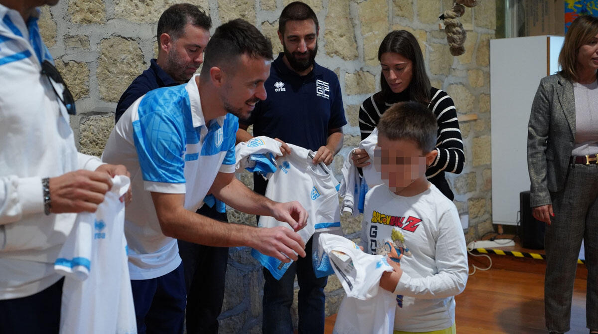 La bella iniziativa a San Marino: una maglia della nazionale a tutti i bimbi di Prima Elementare -