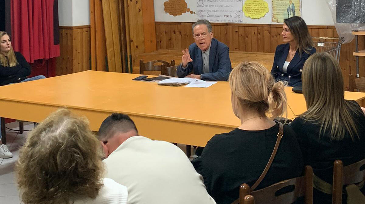 Centro migranti all'ex hotel di Viserba, cittadini denunciano molestie e minacce: "Struttura va chiusa" - 