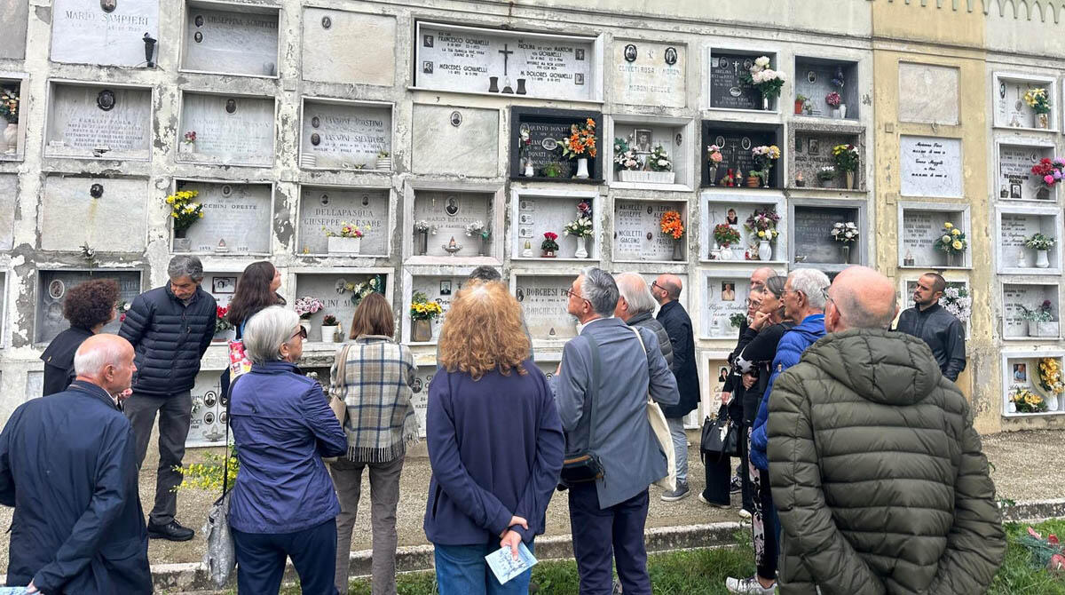 Alla scoperta del cimitero di Santarcangelo: simboli, riti e personaggi storici -