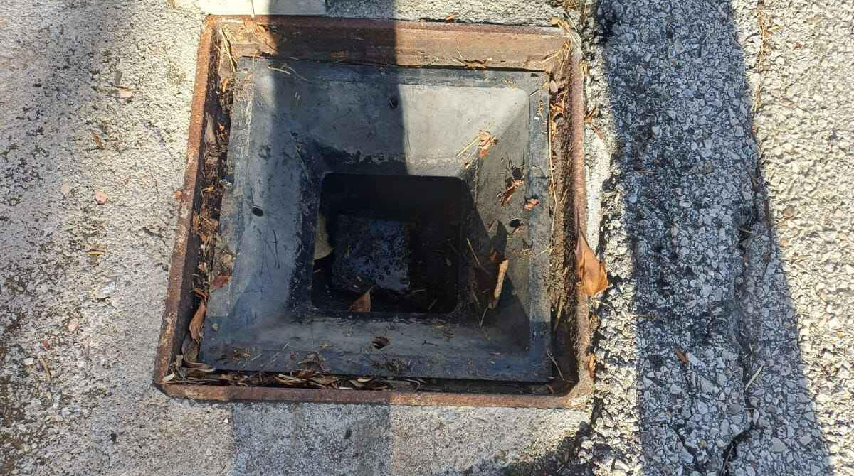 Tombino mancante in via Beltramelli, pericolo per bici e pedoni: la segnalazione -