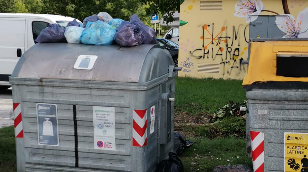 Villa Verucchio, via Pascoli "è una discarica abusiva": la segnalazione di un lettore - Le foto di un lettore di altarimini.it