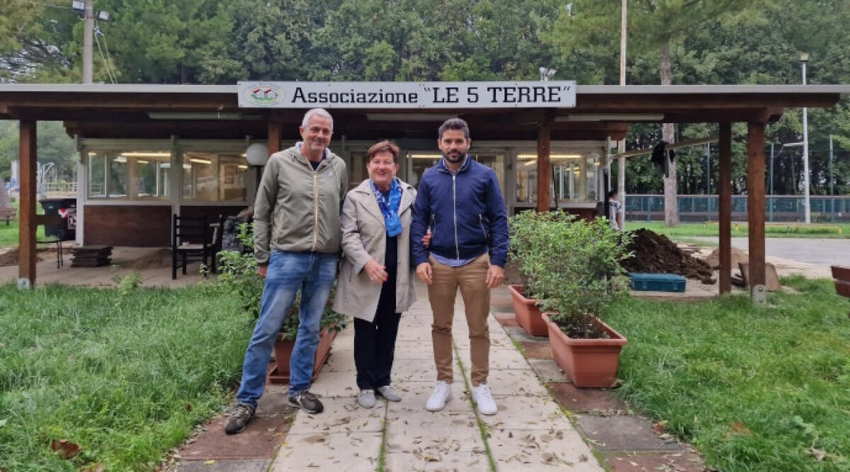 A Riccione riaprirà il centro di Buon vicinato “Le 5 Terre”: al via i lavori, sarà pronto e fruibile entro Natale - Gli assessori Zoffoli, al centro, e Imola, a sinistra, sul cantiere