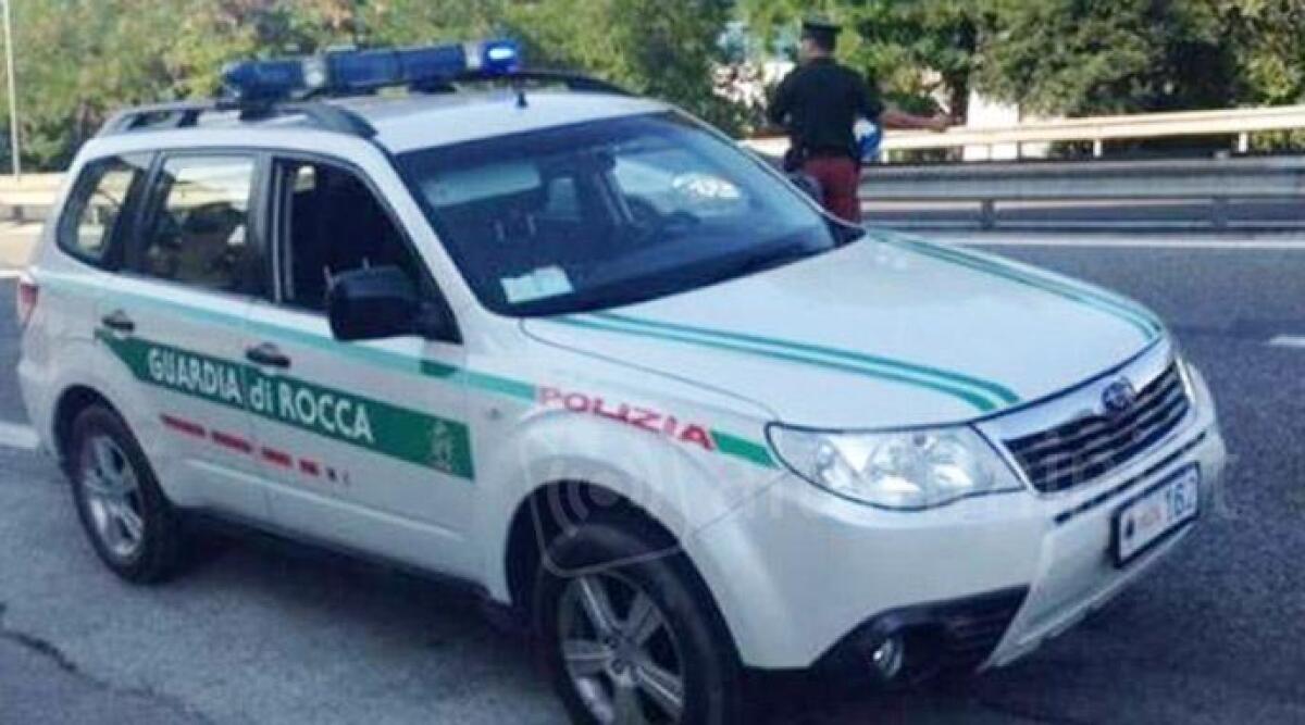 Lite sulla superstrada, poi fermato a Dogana: "C'è un uomo armato a bordo dell'auto" - Pattuglia Guardia di Rocca (Foto di repertorio)