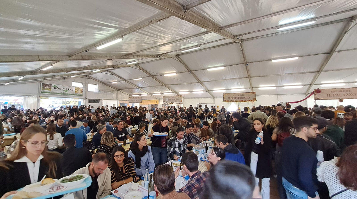 La Fiera dei record: a Sant'Agata Feltria il Tartufo Bianco Pregiato conquista tutti - Area Ristoranti Fiera Nazionale del Tartufo Bianco Pregiato di Sant'Agata Feltria