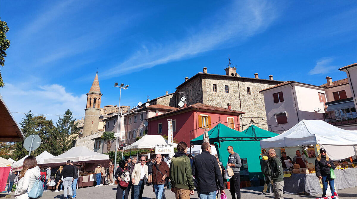 Tante personalità a Sant'Agata Feltria per l'inaugurazione della storica fiera del Tartufo -