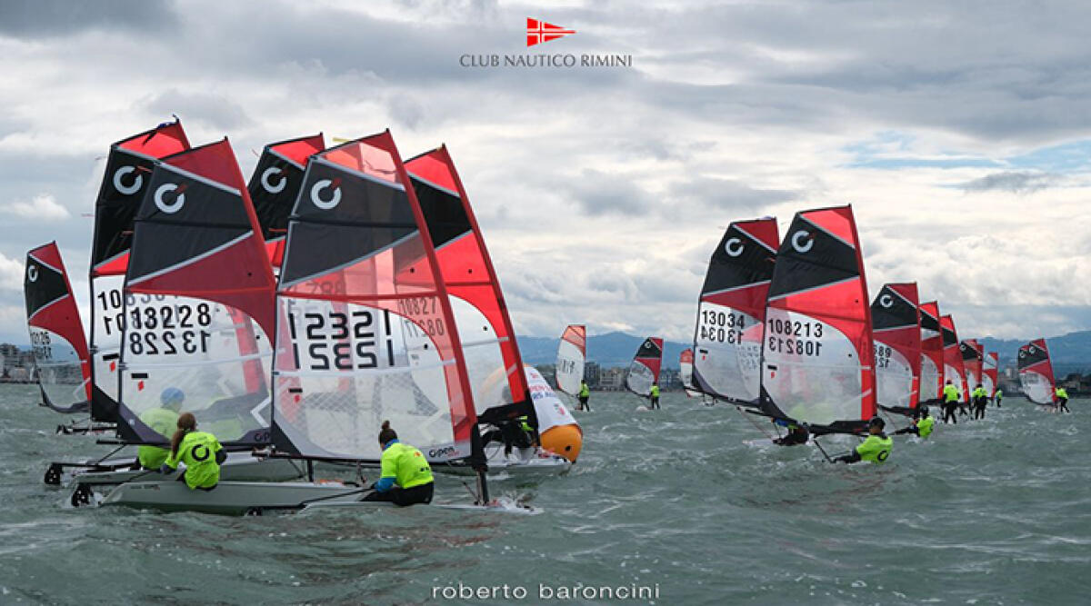 I giovani velisti del Club Nautico Rimini fanno incetta di medaglie nelle Regate O'pen Skiff e Rs Aero - Foto Roberto Baroncini