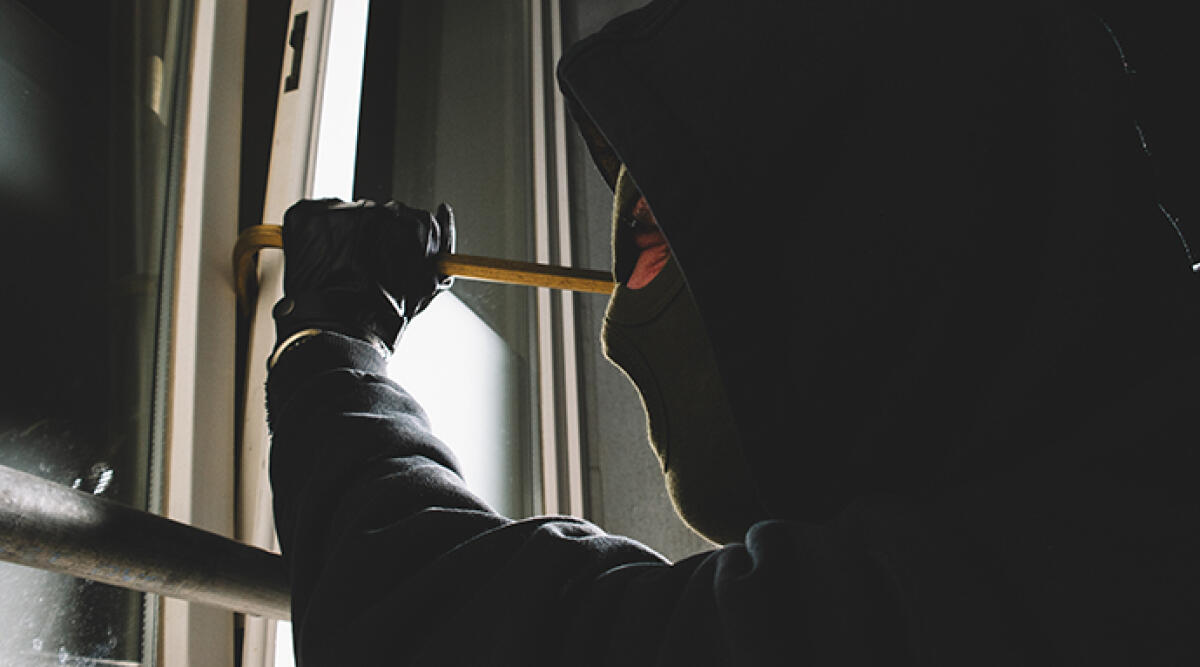 Ladri in azione a scuola a Corpolò, rubati pc portatili - Archivio