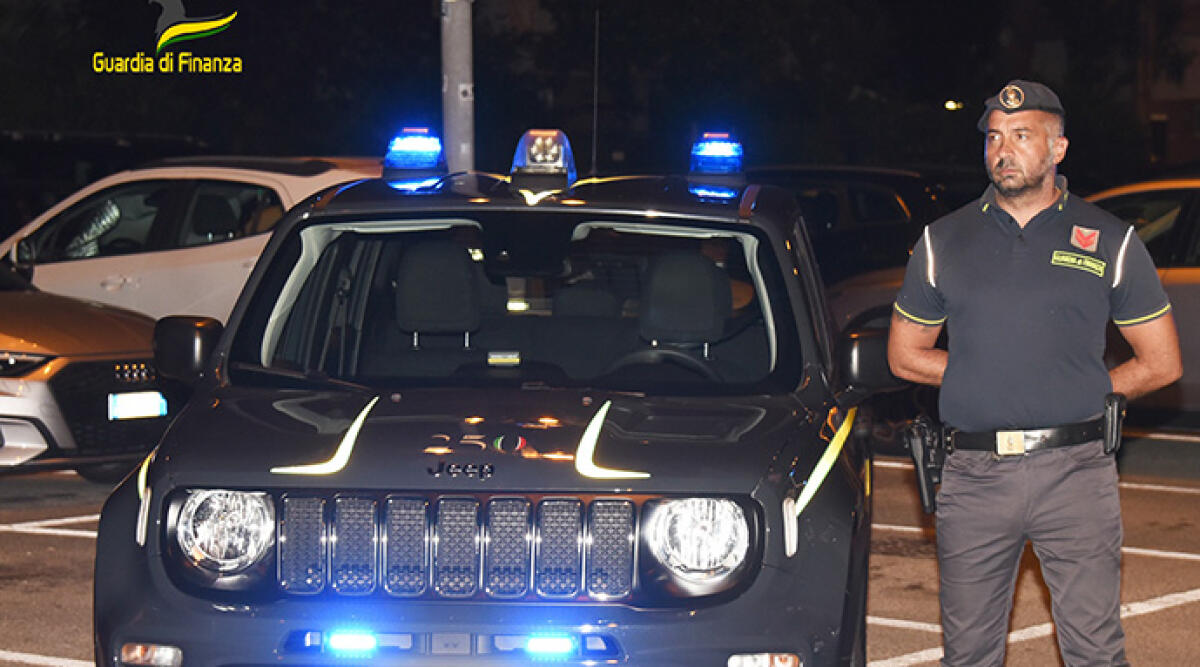Guardia di Finanza, sequestrati oltre 330mila articoli contraffatti durante i controlli estivi - Guardia di Finanza di Rimini © Manuel Migliorini / Adriapress
