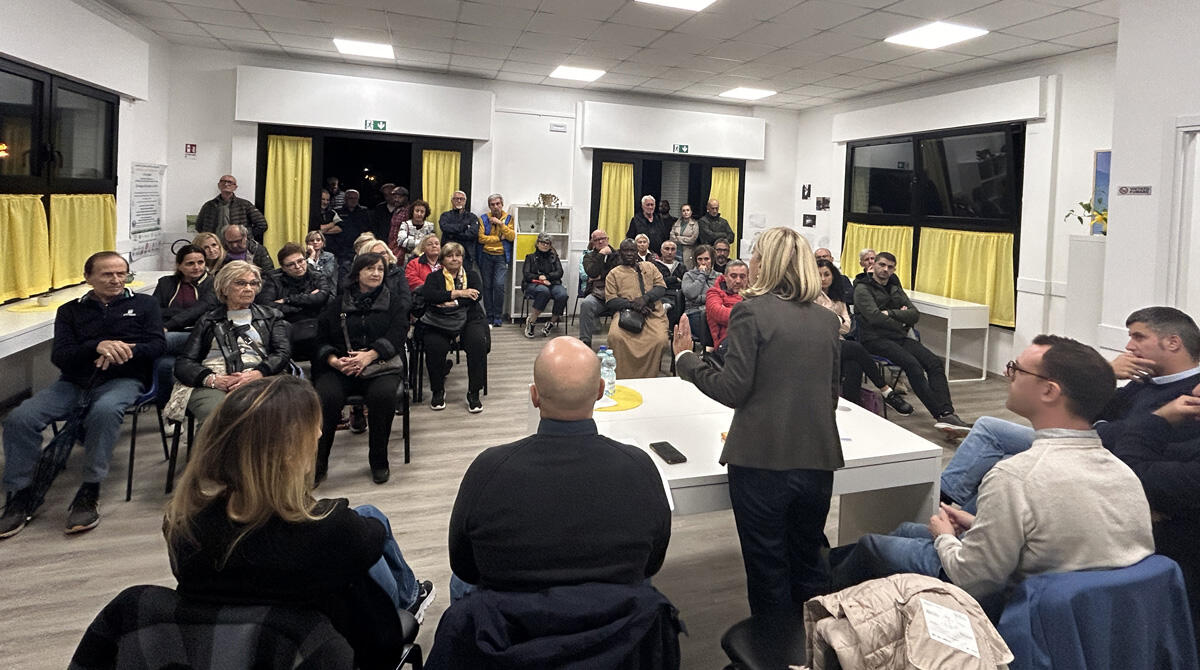 Cattolica, sindaca incontra i cittadini: anche i pini al centro del dibattito -