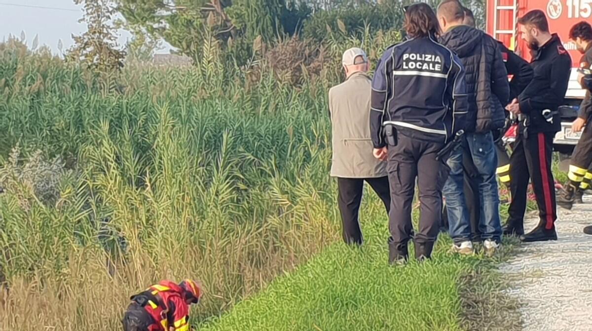 Durante pulizia del fiume trova un cadavere: la tragica scoperta a Bellaria Igea Marina -