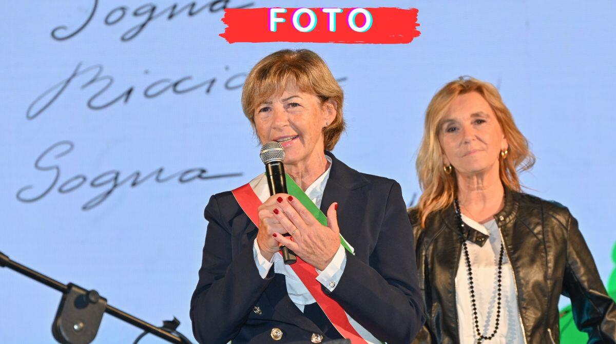 Riccione, la città spegne 102 candeline ed è festa con i giovani: "Un esempio per la comunità" - La sindaca Angelini