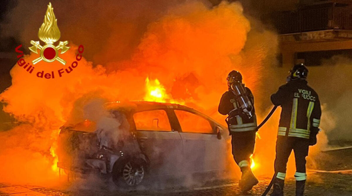 Terza auto in fiamme in pochi giorni a Rimini: si sospetta mano di piromane - Archivio