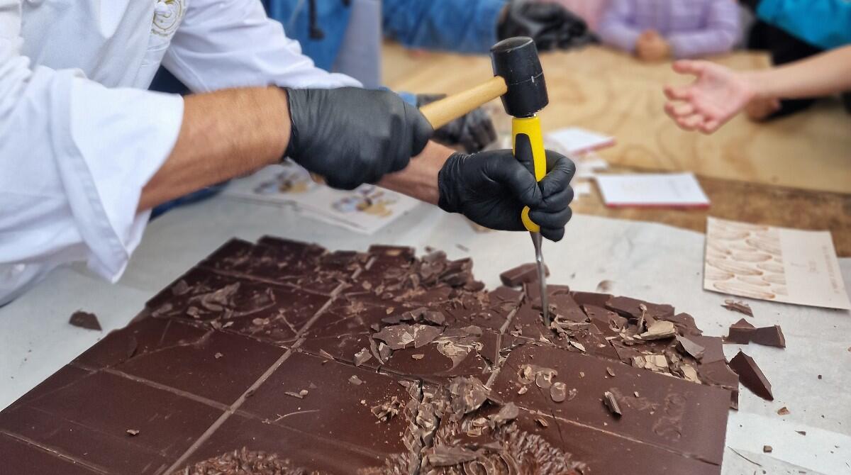 Una tavola di cioccolato di 30 Kg per il compleanno di Riccione - Tavola di cioccolato da 30 Kg
