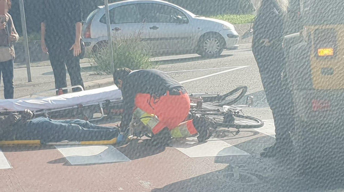 Ciclista investito sulle strisce pedonali in via Flaminia. Traffico paralizzato - Un'immagine dell'incidente avvenuto in via Flaminia, Rimini