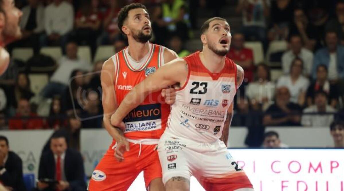 Basket A2, il derby è di RivieraBanca: battuta l'Unieuro 81-73 -