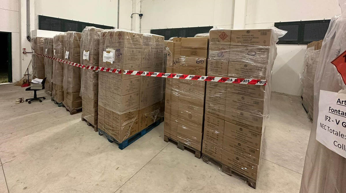 13 Tonnellate di fuochi d'artificio sequestrate in un deposito a Rimini Nord - 