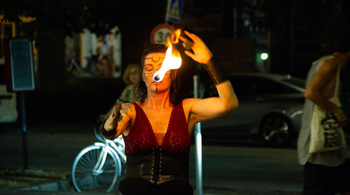 Halloween a Riccione Paese tra maschere, acrobazie e giochi di fuoco - 