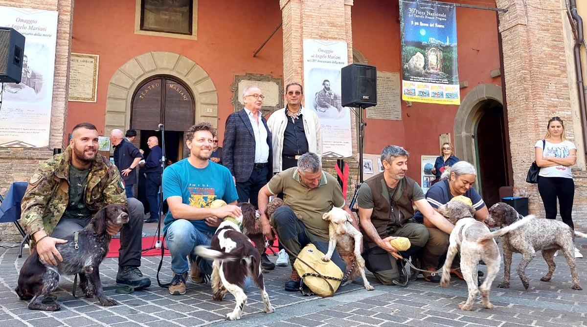 Sant'Agata Feltria: entra nel vivo la "cerca" al Tartufo Bianco, torna la tradizionale gara per cani - Gara per cani da tartufo