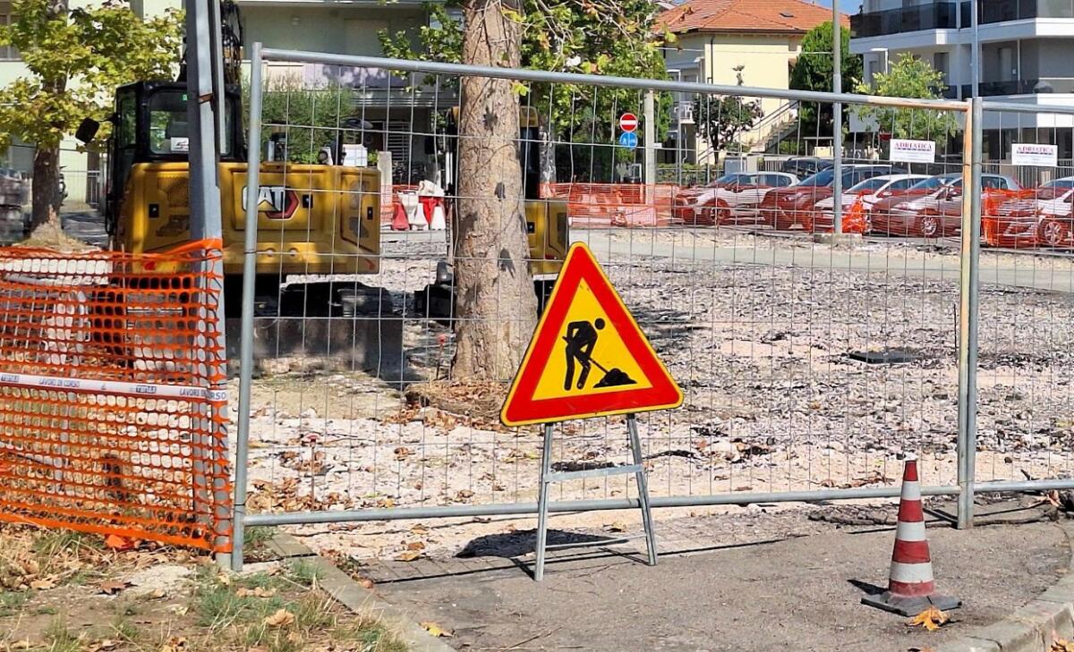 Rimini, lavori ai marciapiedi in viale Nazario Sauro - REPERTORIO