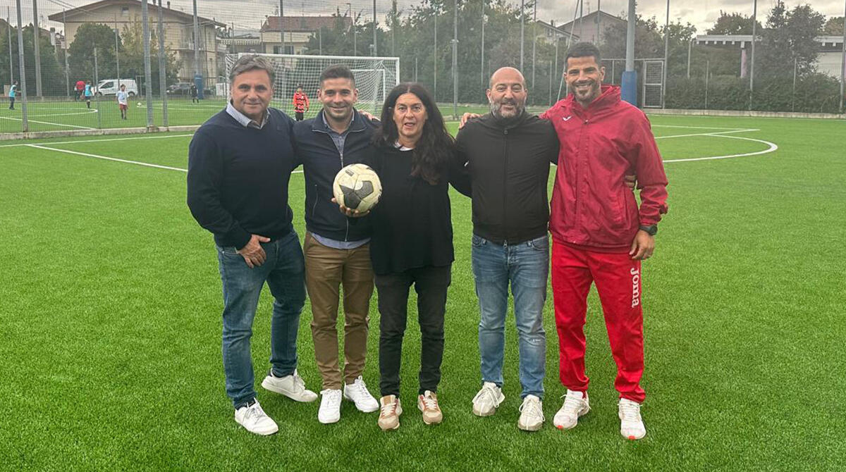 Nuovi spazi per lo sport a Riccione: riqualificati i campi di Viale dell'Artigianato - Da sinistra: Roberto Fabbri, Simone Imola, Arianna Fabbri, Filippo Forti e Matteo Ortalli