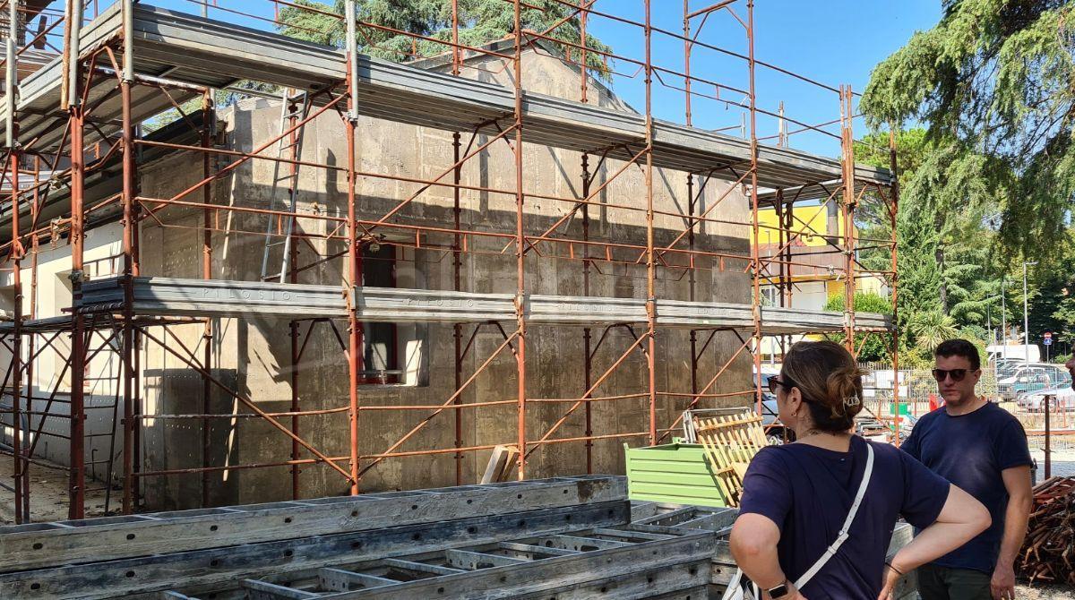 Scuola media Saffi, slitta il ritorno nelle aule: "Altri 40 giorni di ritardo" - 