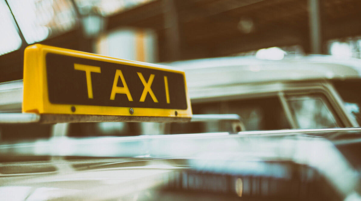 Taxi, Indino: "14 licenze in più son poche. Tassisti vogliono botte piena e moglie ubriaca" - Taxi repertorio