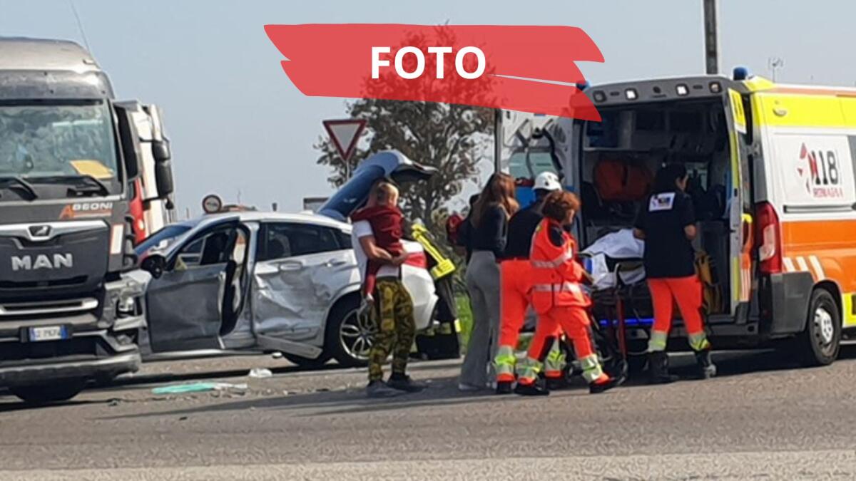 Incidente al casello di Rimini Nord: auto e camion si scontrano, ferita una donna - Il luogo dell'incidente
