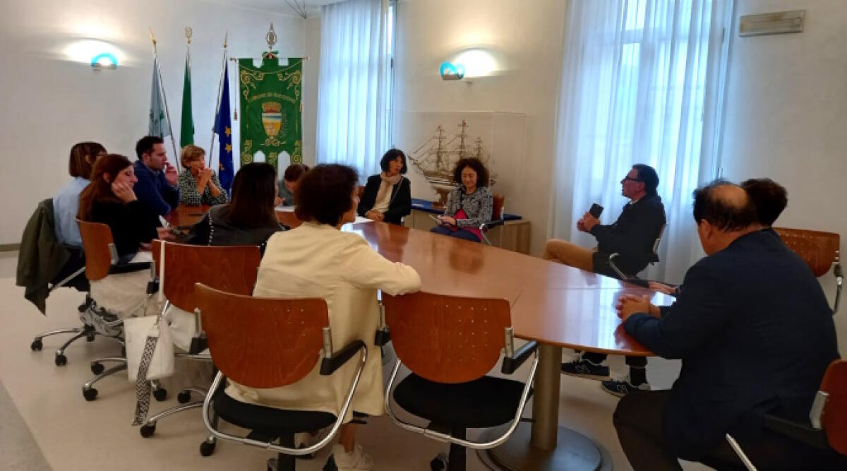 Regolamentazione dei dehors: l’amministrazione incontra i comitati d’area e le associazioni di categoria - Incontro su regolamento dehors