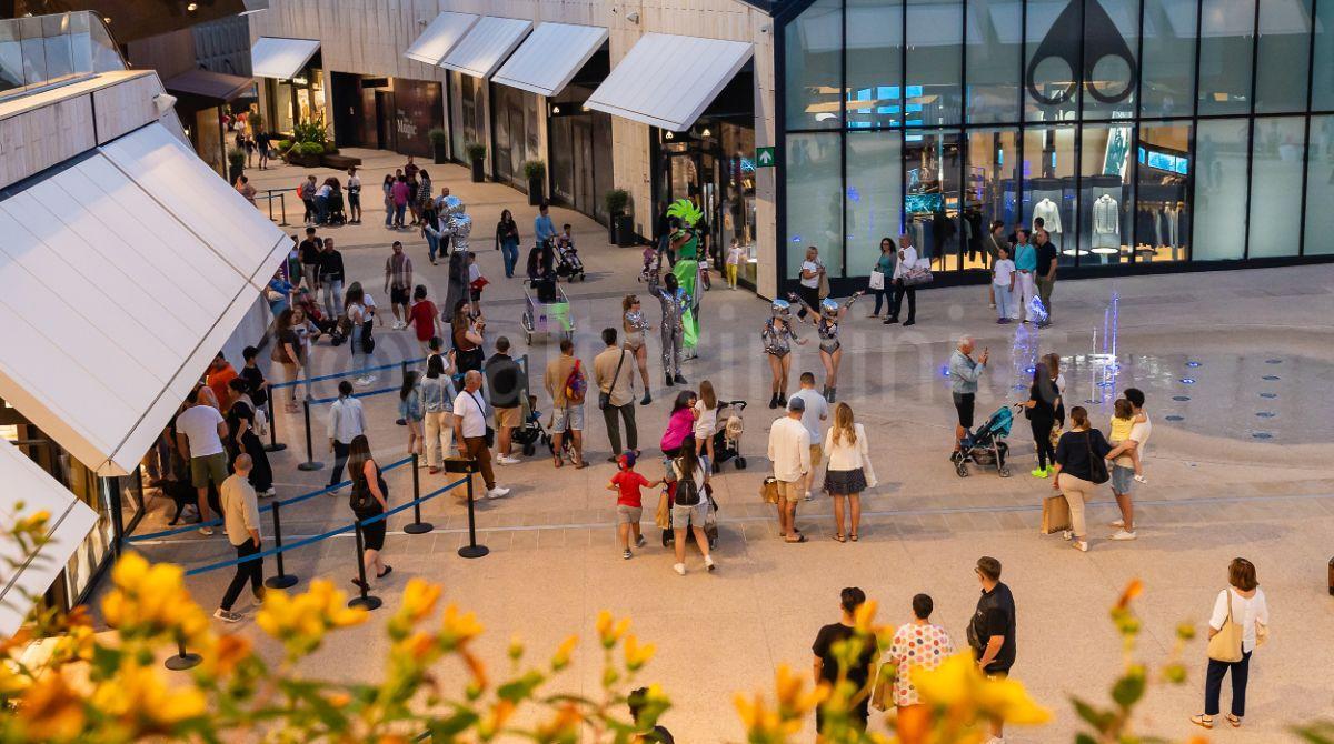Musica, divertimento e sconti alla "Magic Hours" del San Marino Outlet Experience - 