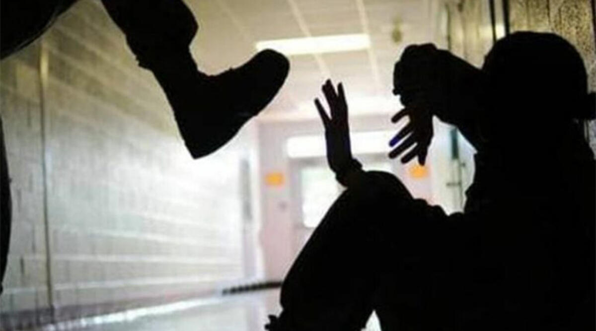 Bullismo alle medie: accerchiato e aggredito da tre compagni di scuola - REPERTORIO