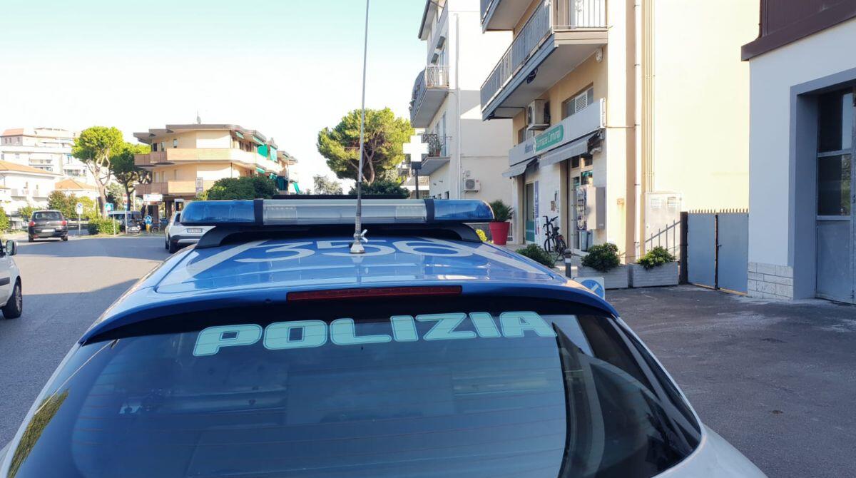 Entra nel residence con un piede di porco e scappa: rintracciato dalla Polizia - Polizia (repertorio)