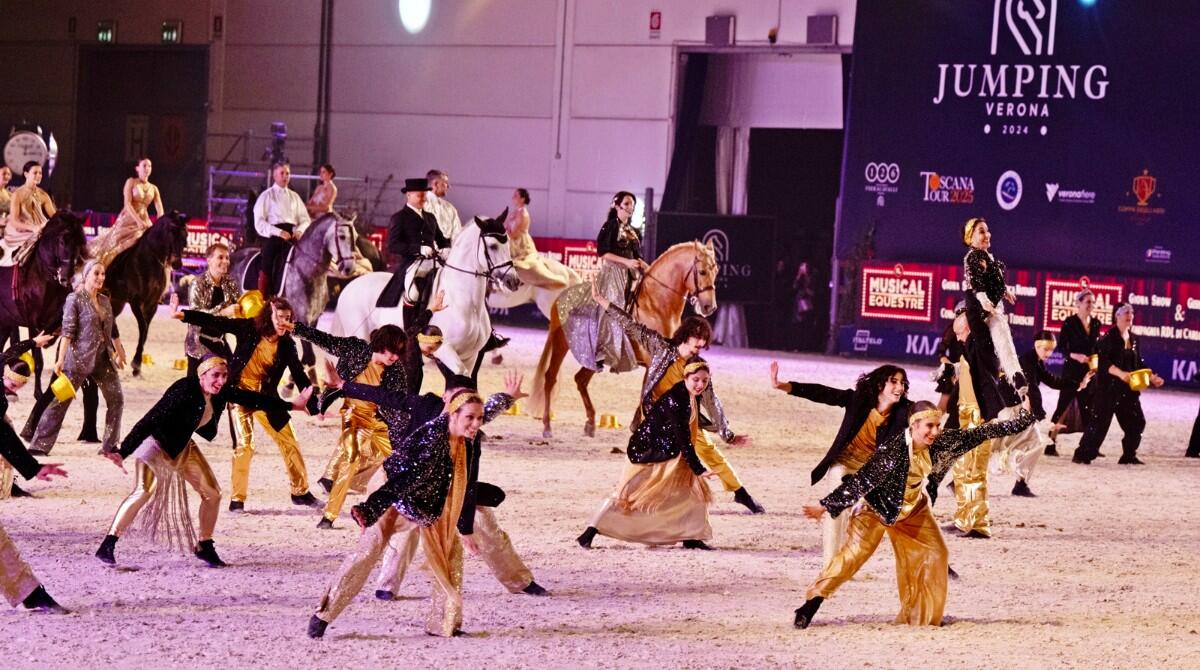 Successo per Gessica Notaro al "musical equestre" a Verona: ritrovare la gioia tramite lo spettacolo - Musical equestre