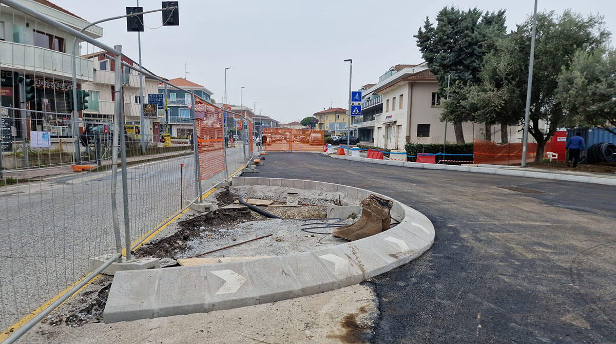 Nuova rotonda SS16 a Riccione, al via la seconda fase dei lavori. Modifiche al traffico - Rotatoria viale Abruzzi, Riccione