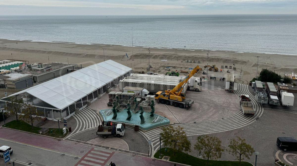 A Riccione torna la Ruota Panoramica davanti al mare - L'arrivo della Ruota Panoramica