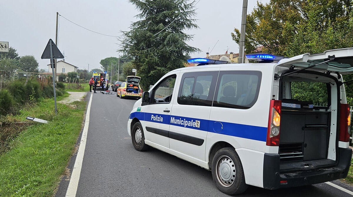 Incidente a Santarcangelo, ciclista 63enne colpito da un'auto: finisce in ospedale - Le immagini dell'incidente in via San Bartolo