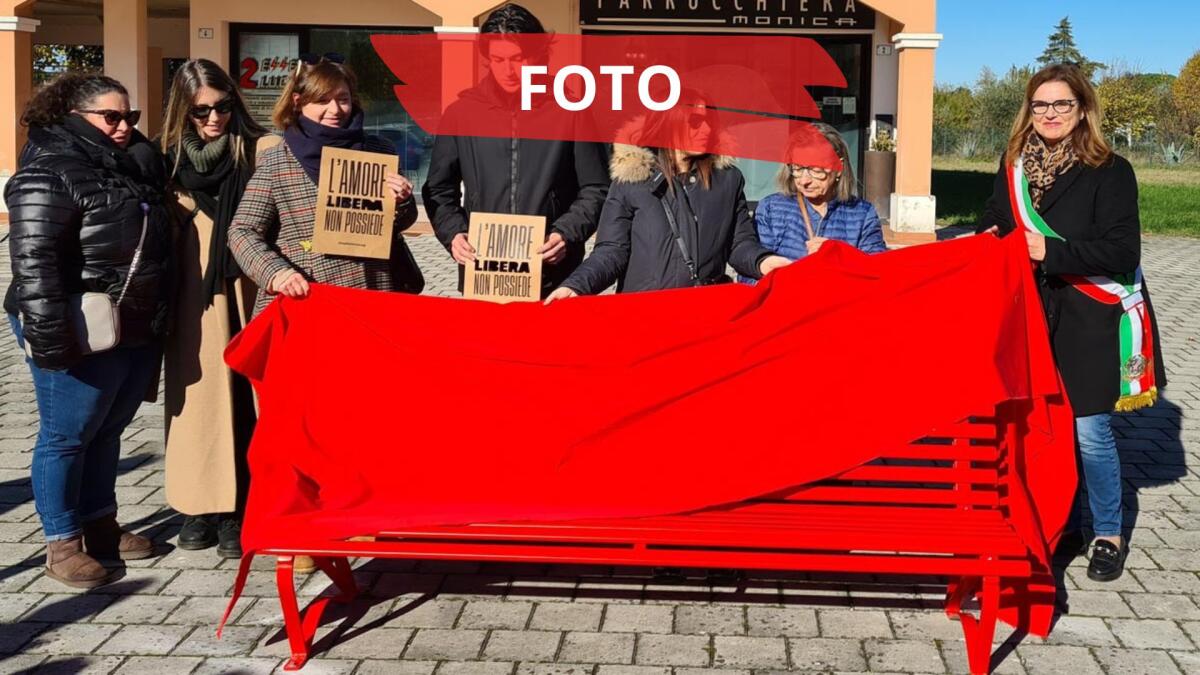 Santarcangelo intitola due panchine rosse a Lorena Vezzosi e Roberta Caligari -