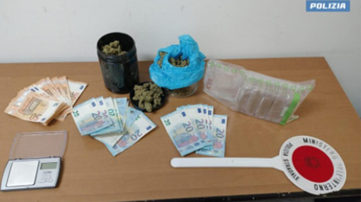 Sassofeltrio, in casa un deposito di droga: scoperto dopo "soffiata" di un cliente -